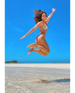 Laura Posada feet photo 12
