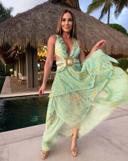 Laura Posada feet photo 7