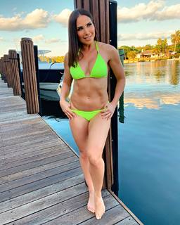 Laura Posada feet photo 1