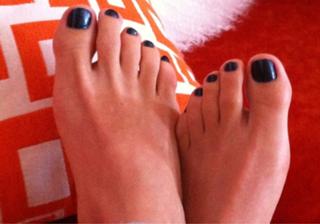 Laura Posada feet photo 3