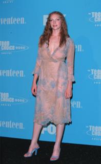 Laura Prepon feet photo thumbnail