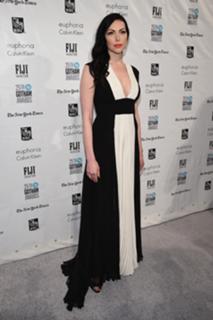 Laura Prepon feet photo thumbnail