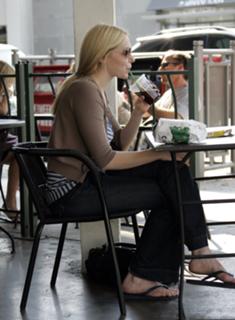 Laura Prepon feet photo thumbnail