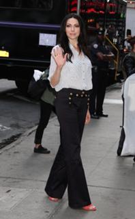 Laura Prepon feet photo thumbnail