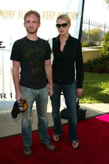 Laura Prepon feet photo thumbnail