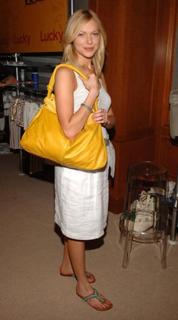Laura Prepon feet photo thumbnail