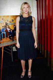 Laura Prepon feet photo thumbnail