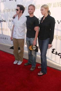 Laura Prepon feet photo thumbnail