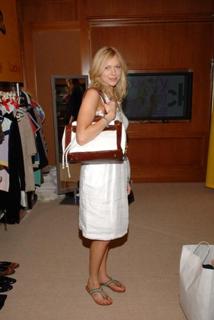 Laura Prepon feet photo thumbnail