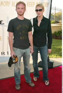 Laura Prepon feet photo thumbnail