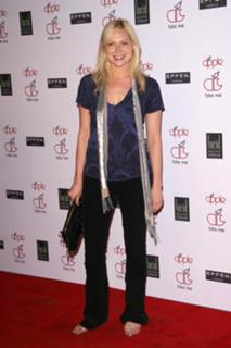 Laura Prepon feet photo thumbnail
