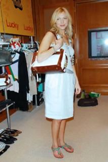 Laura Prepon feet photo thumbnail
