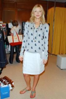 Laura Prepon feet photo thumbnail