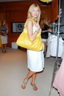 Laura Prepon feet photo thumbnail