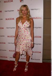 Laura Prepon feet photo thumbnail