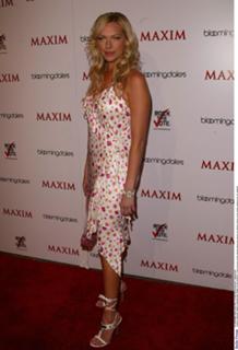 Laura Prepon feet photo thumbnail