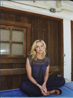 Laura Prepon feet photo thumbnail