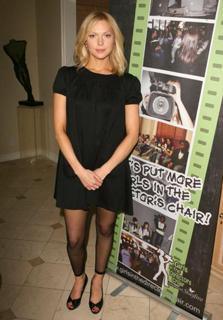 Laura Prepon feet photo thumbnail
