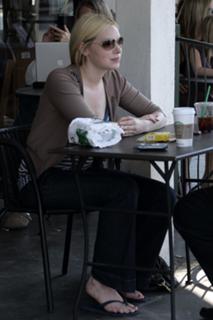 Laura Prepon feet photo thumbnail