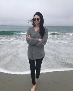 Laura Prepon feet photo thumbnail