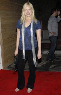 Laura Prepon feet photo thumbnail