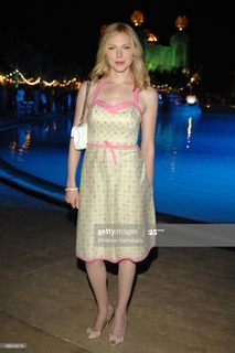 Laura Prepon feet photo thumbnail