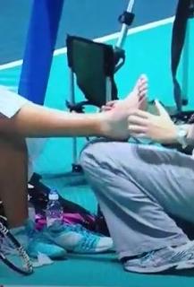Laura Robson feet photo 3