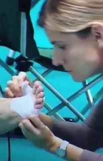Laura Robson feet photo 20