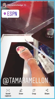 Laura Rutledge feet photo thumbnail