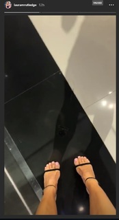 Laura Rutledge feet photo thumbnail