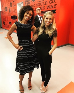 Laura Rutledge feet photo thumbnail