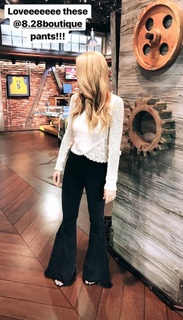 Laura Rutledge feet photo thumbnail