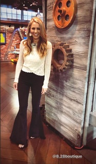 Laura Rutledge feet photo thumbnail