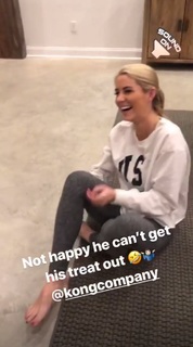 Laura Rutledge feet photo thumbnail