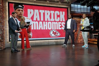 Laura Rutledge feet photo thumbnail