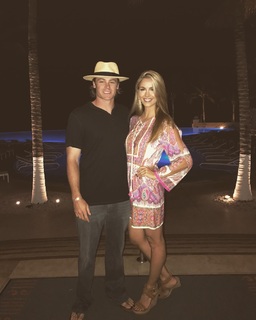 Laura Rutledge feet photo thumbnail