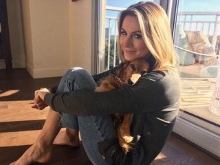 Laura Rutledge feet photo thumbnail