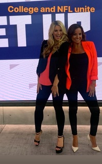Laura Rutledge feet photo thumbnail