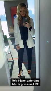 Laura Rutledge feet photo thumbnail