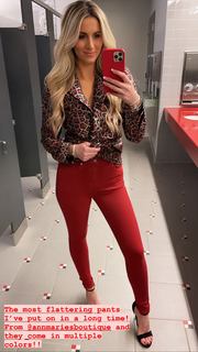 Laura Rutledge feet photo thumbnail