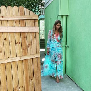 Laura Rutledge feet photo thumbnail