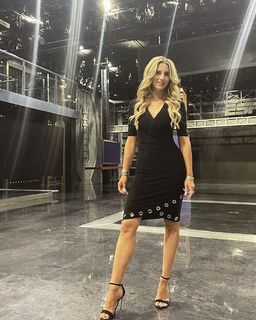 Laura Rutledge feet photo thumbnail