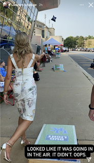 Laura Rutledge feet photo thumbnail