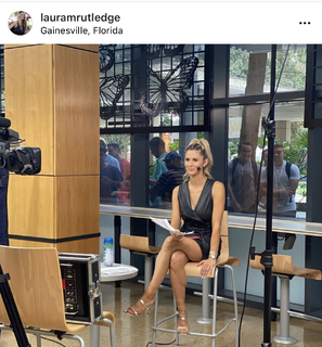 Laura Rutledge feet photo thumbnail