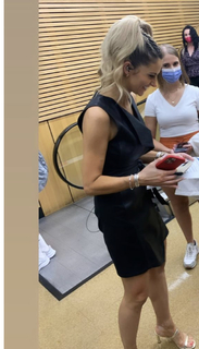 Laura Rutledge feet photo thumbnail
