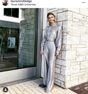 Laura Rutledge feet photo thumbnail