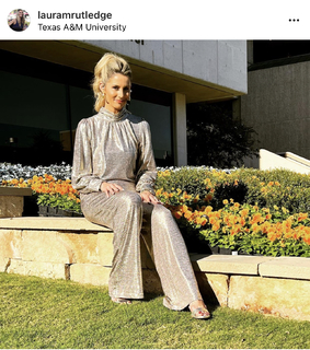 Laura Rutledge feet photo thumbnail