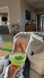 Laura Rutledge feet photo thumbnail