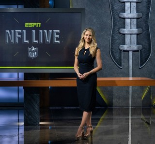 Laura Rutledge feet photo thumbnail