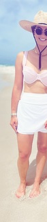 Laura Rutledge feet photo thumbnail